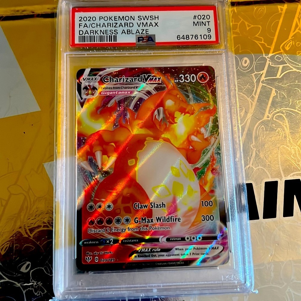 2020 CHARIZARD VMAX